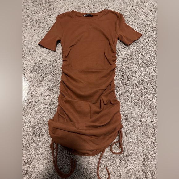 Medium size Short Dresses for women Guess, Fashion Nova and le chateau brand - Picture 9 of 13